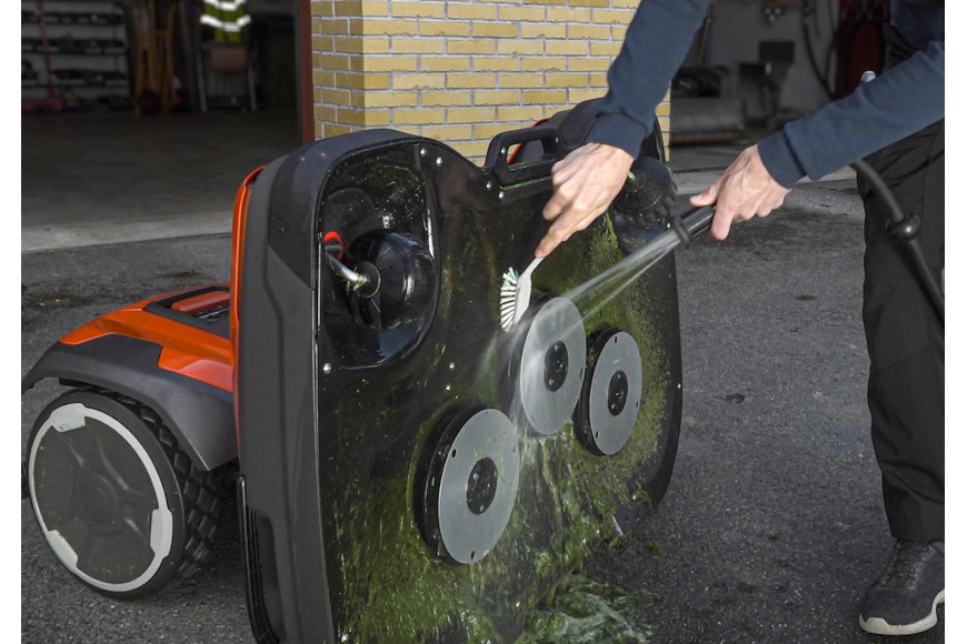 Robot tagliaerba Husqvarna CEORA™ 546 EPOS™ + Razor 43M + CS4