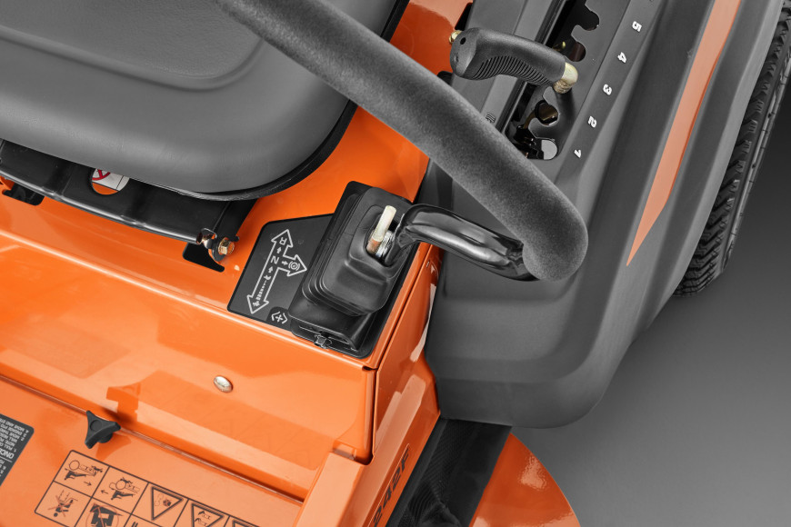 Trattorino tagliaerba Zero Turn Husqvarna Z242F