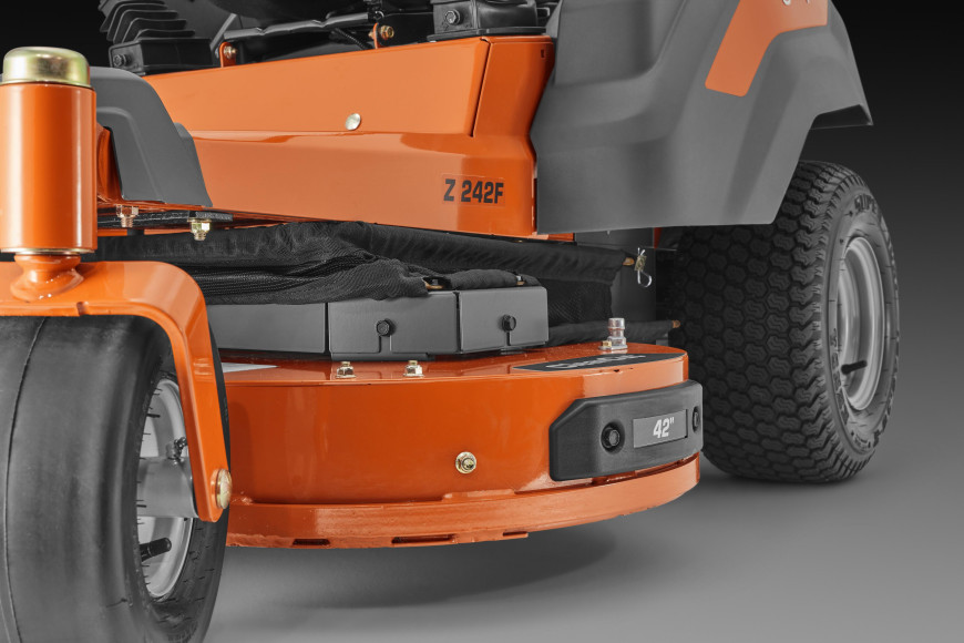 Trattorino tagliaerba Zero Turn Husqvarna Z242F