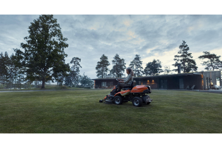 Trattorino tagliaerba Rider Husqvarna R 216T AWD