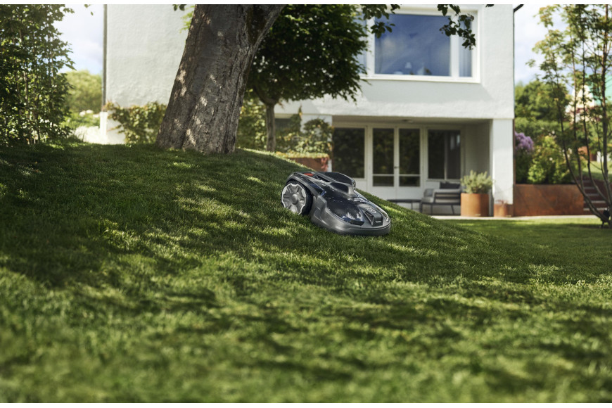 Robot tagliaerba Husqvarna Automower® 320 NERA + KIT Modulo EPOS™