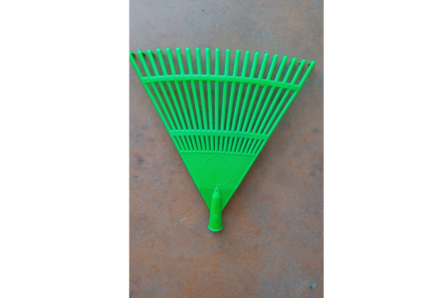 Scopa Foglie Plast. Triangolare