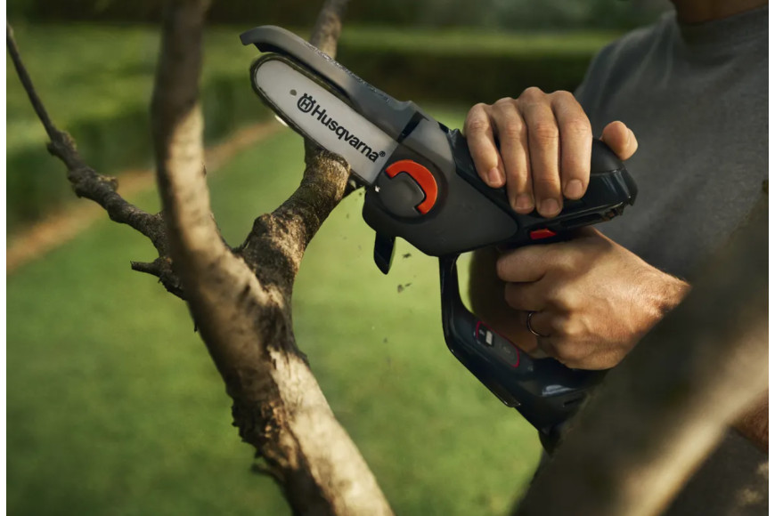 Husqvarna Aspire™ P5-P4A Astschere – mit Akku und Ladegerät