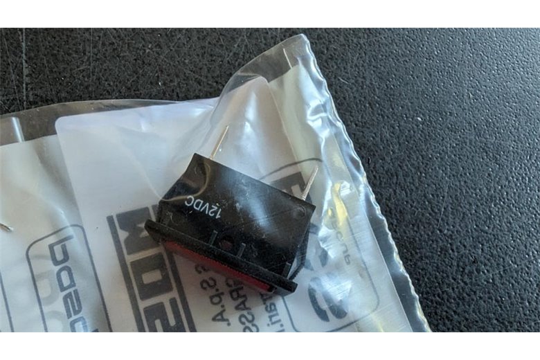 Segnalat. Rett.12V Dc Rosso - Originale Mosa - M1302500 - sostituisce - M1302040