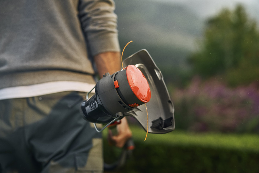 Husqvarna Aspire™ T28-P4A Trimmer - with 2.5Ah battery and charger
