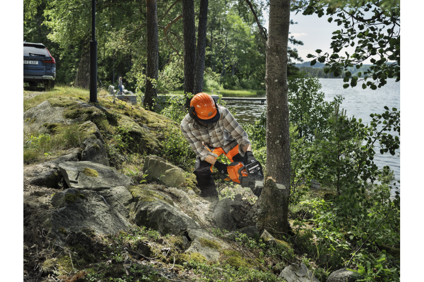 Husqvarna 242i chainsaw with battery and charger