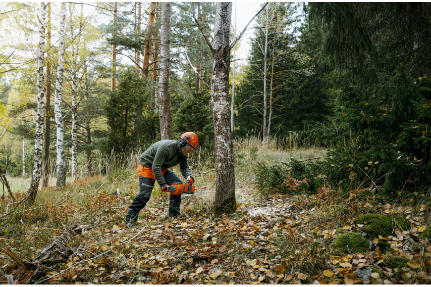 Husqvarna 435i Chainsaw - Without Battery and Charger