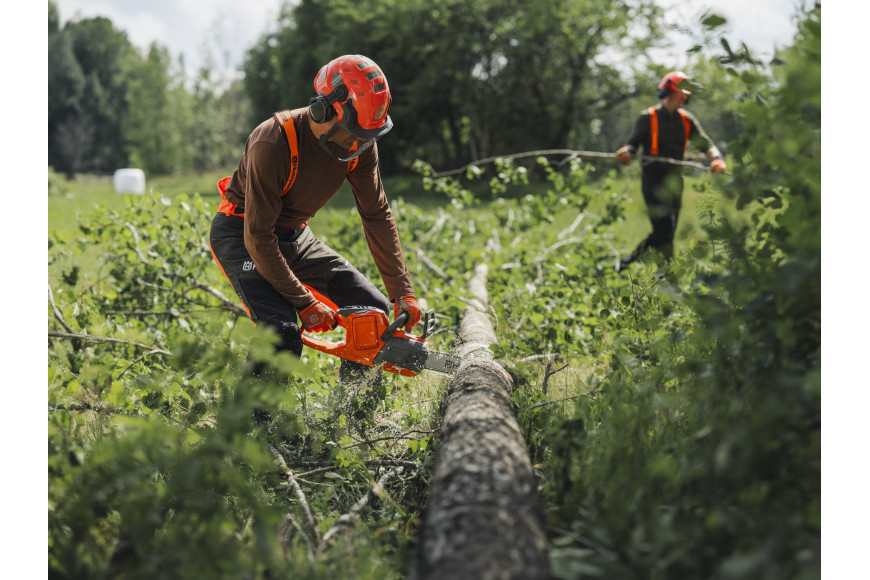 Husqvarna 435i Chainsaw - Without Battery and Charger