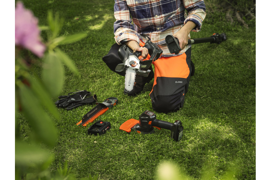 Husqvarna Aspire™ P8X-P4A pruner with battery and charger