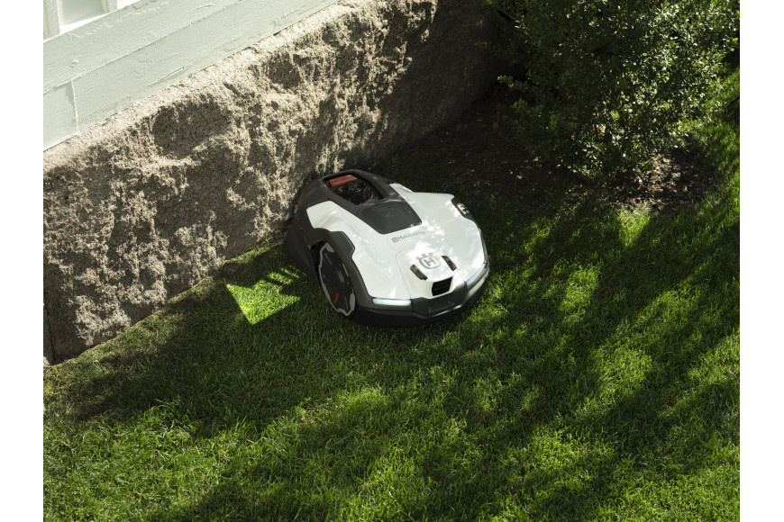 Husqvarna Automower® 405VE BLACK robotic lawnmower