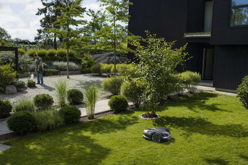 Husqvarna Automower® 410XE BLACK robotic lawnmower