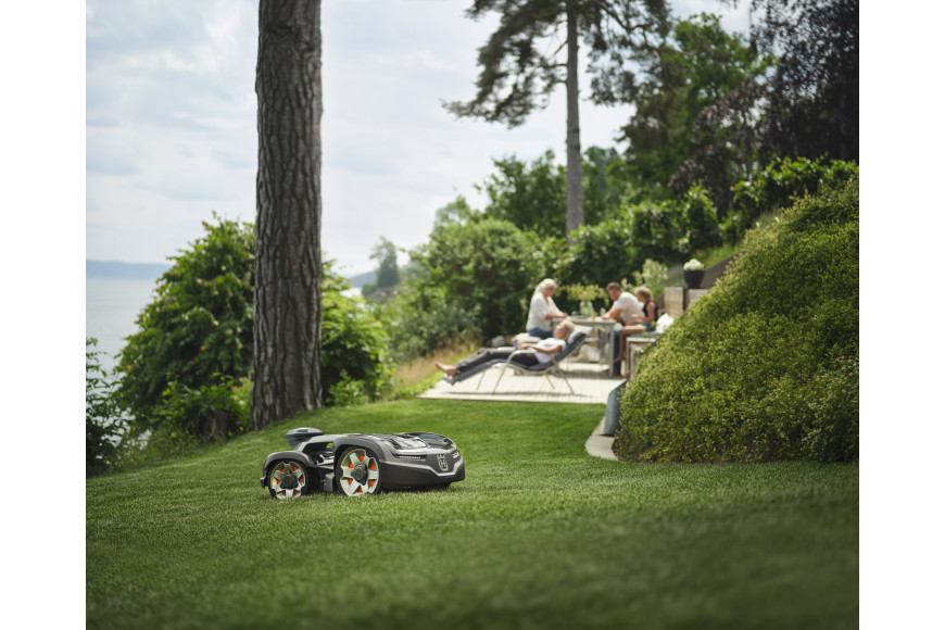 Husqvarna Automower® 435X AWD BLACK robotic lawnmower without perimeter wire
