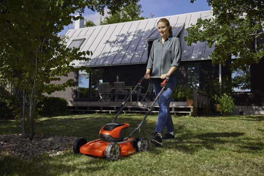 Tondeuse à gazon Husqvarna LB 144i - sans batterie ni chargeur