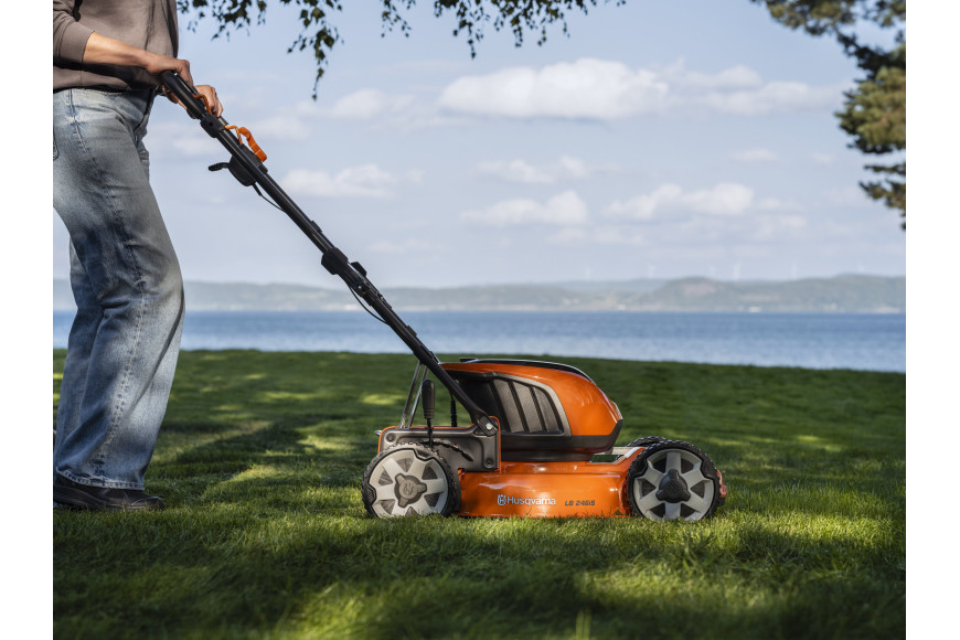 Husqvarna LB 246iS Lawn Mower