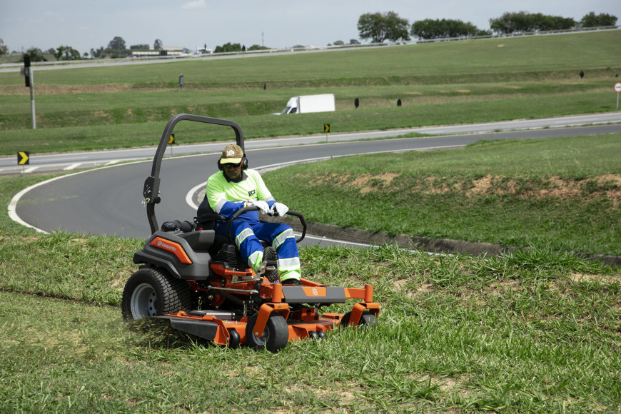 Husqvarna Z560X Zero-Turn Ride-On Mower