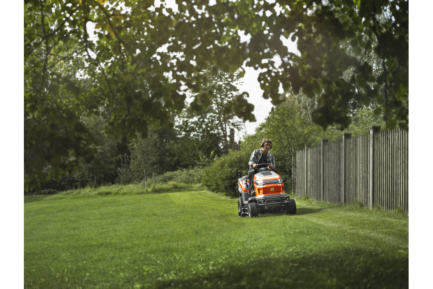 Trattorino tagliaerba Husqvarna TC 220T