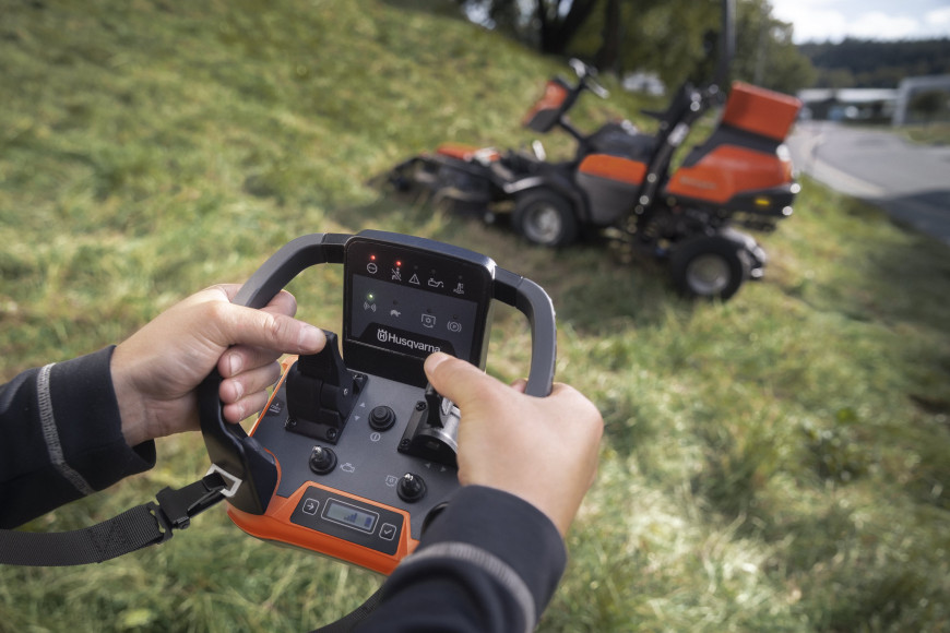 Husqvarna P 524XR EFI Rider Ride-On Mower - Year 2026