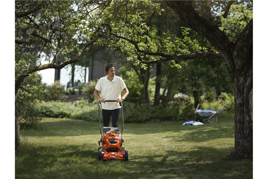 Husqvarna LC 251iS lawnmower - without battery and charger