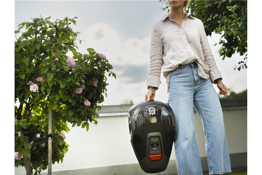 Husqvarna Automower® Aspire™ R4 Robotermäher